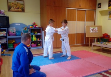 Powiększ obraz:  Zawodnicy judo w grupie KLEKSIKI