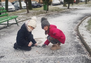 Powiększ obraz: Zabawy ze śniegiem