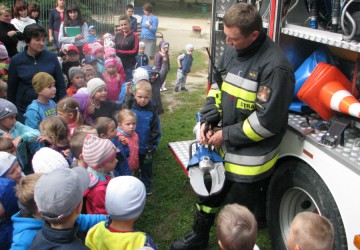 Powiększ obraz: Bezpieczny przedszkolak- świdnicka straż pożarna dzieciom