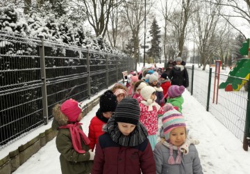 Powiększ obraz: Dzieci lubią zimę :-)